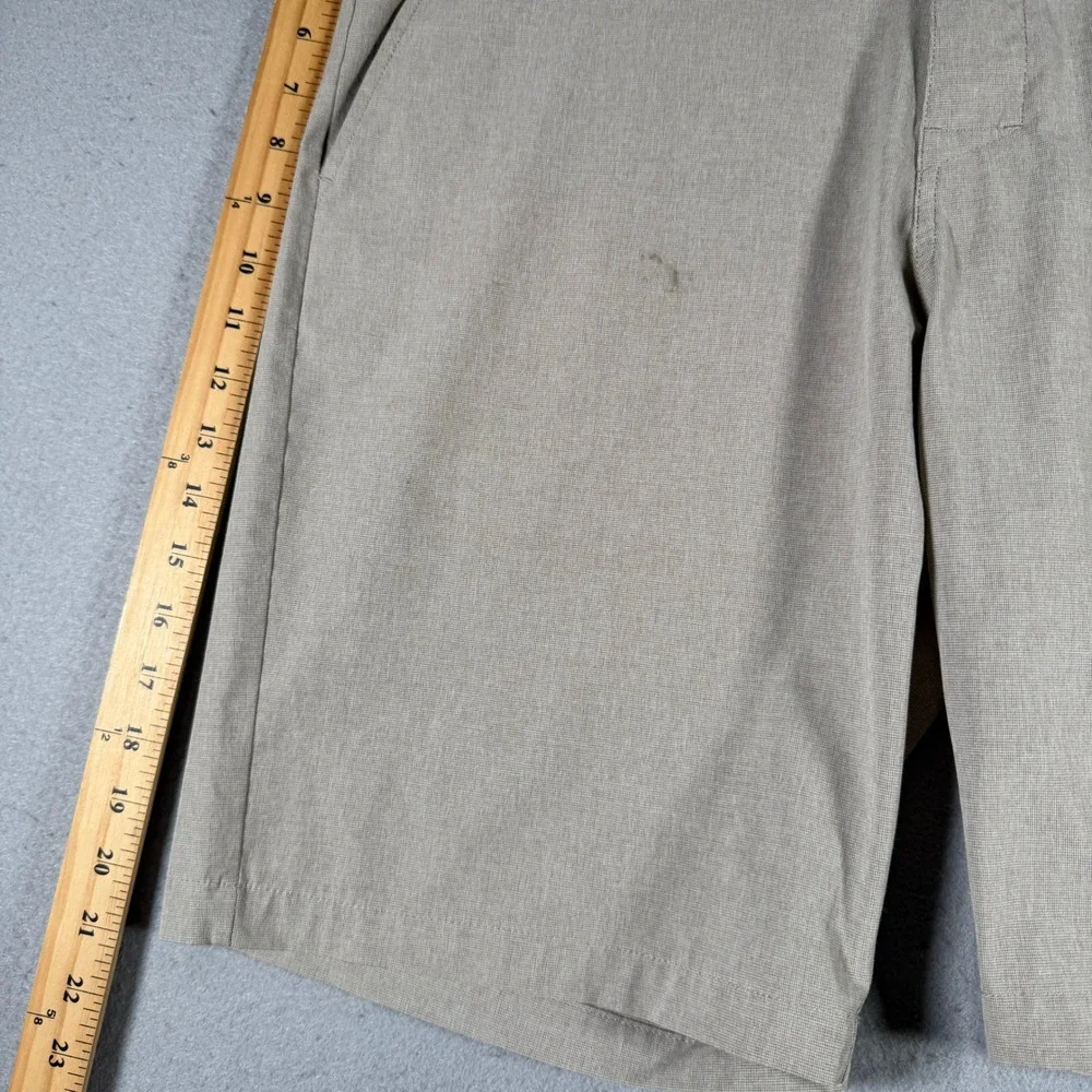 Travis Mathew Mens Tan Khaki Golf Shorts Size 34 Stretch Performance Casual 9 In